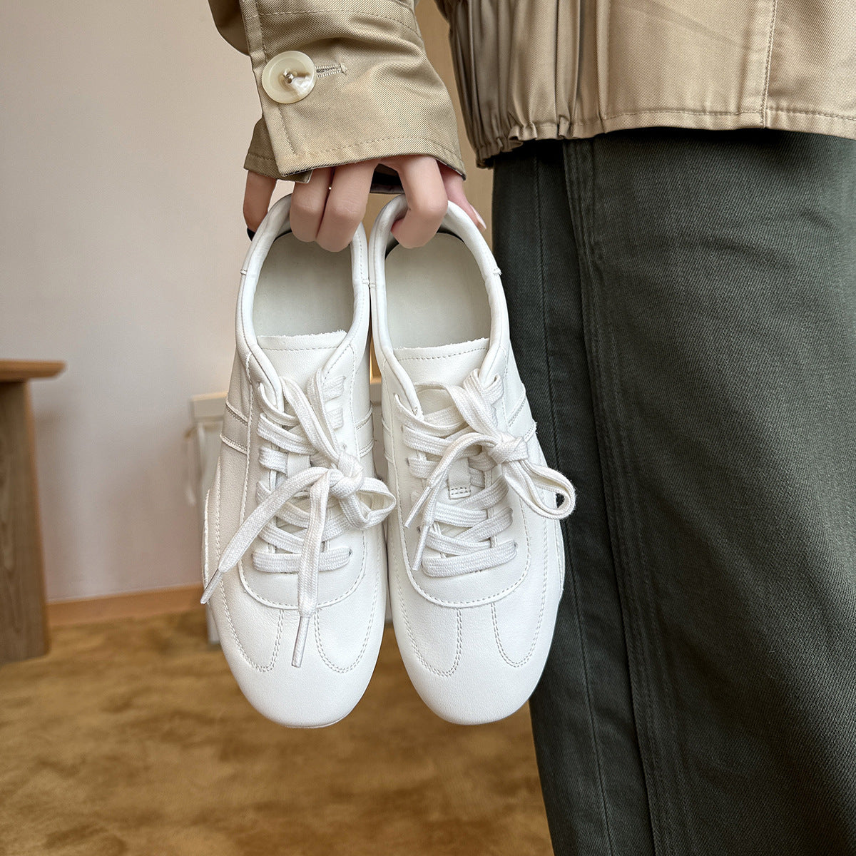 Damen Sportliche Leder-Sneaker mit Kontrastnähten und atmungsaktivem Innenfutter