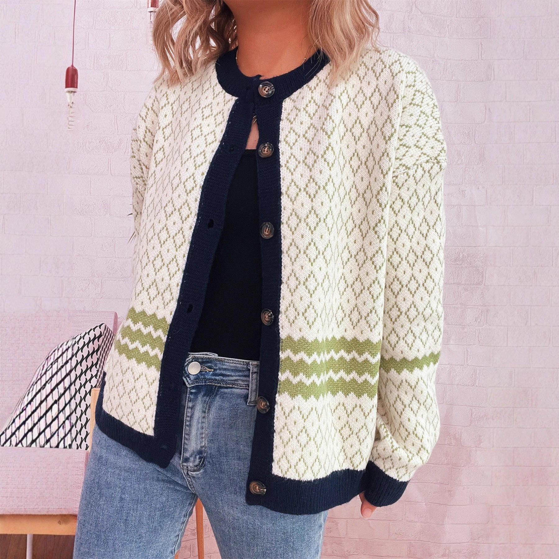 Damen Strickjacke mit vielseitigem Muster und eleganten Knopfdetails R&B