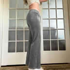Damen-Sweatpants im lässigen Flared-Design mit trendigen Stickereien R&B
