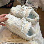 Damen Sneakers mit strukturierter Oberflächenbeschaffenheit und modischem Design R&B