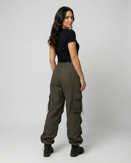 Utilitaristische Cargohose mit hoher Taille großen Klapptaschen und verstellbarem Saum R&B