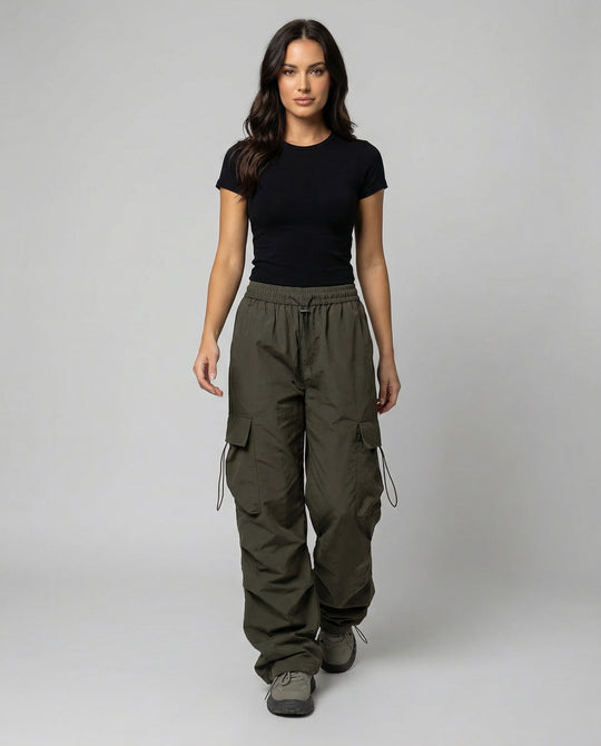 Utilitaristische Cargohose mit hoher Taille großen Klapptaschen und verstellbarem Saum R&B