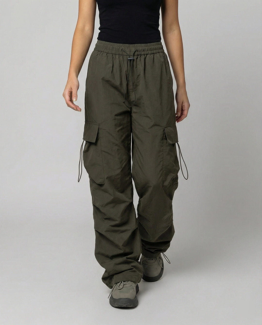 Utilitaristische Cargohose mit hoher Taille großen Klapptaschen und verstellbarem Saum R&B