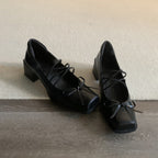 Damen Chunky Pumps mit verspieltem Schnürdetail und breitem Blockabsatz