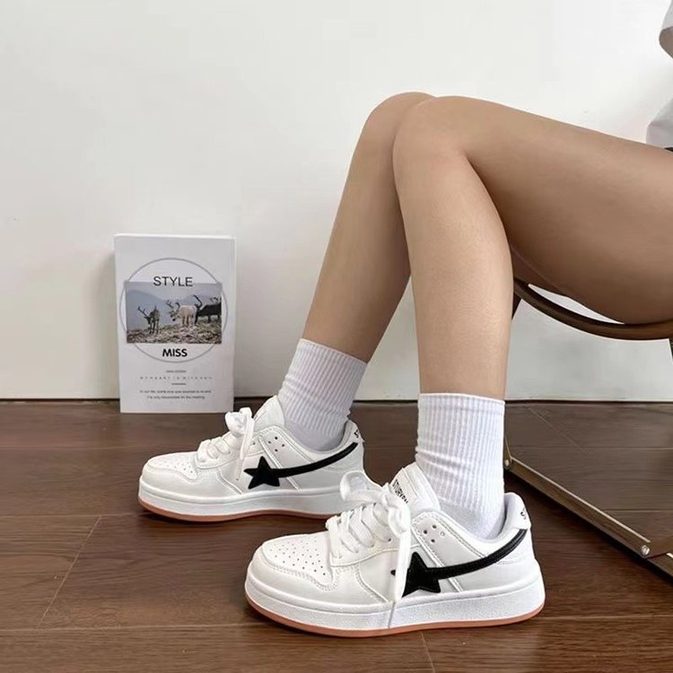 Damen Sportliche Sneaker mit modernem Design und atmungsaktiver Schwarz-Weiß-Kombination R&B