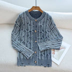 Damen Strickjacke mit tiefem V-Ausschnitt und handgearbeiteten Details