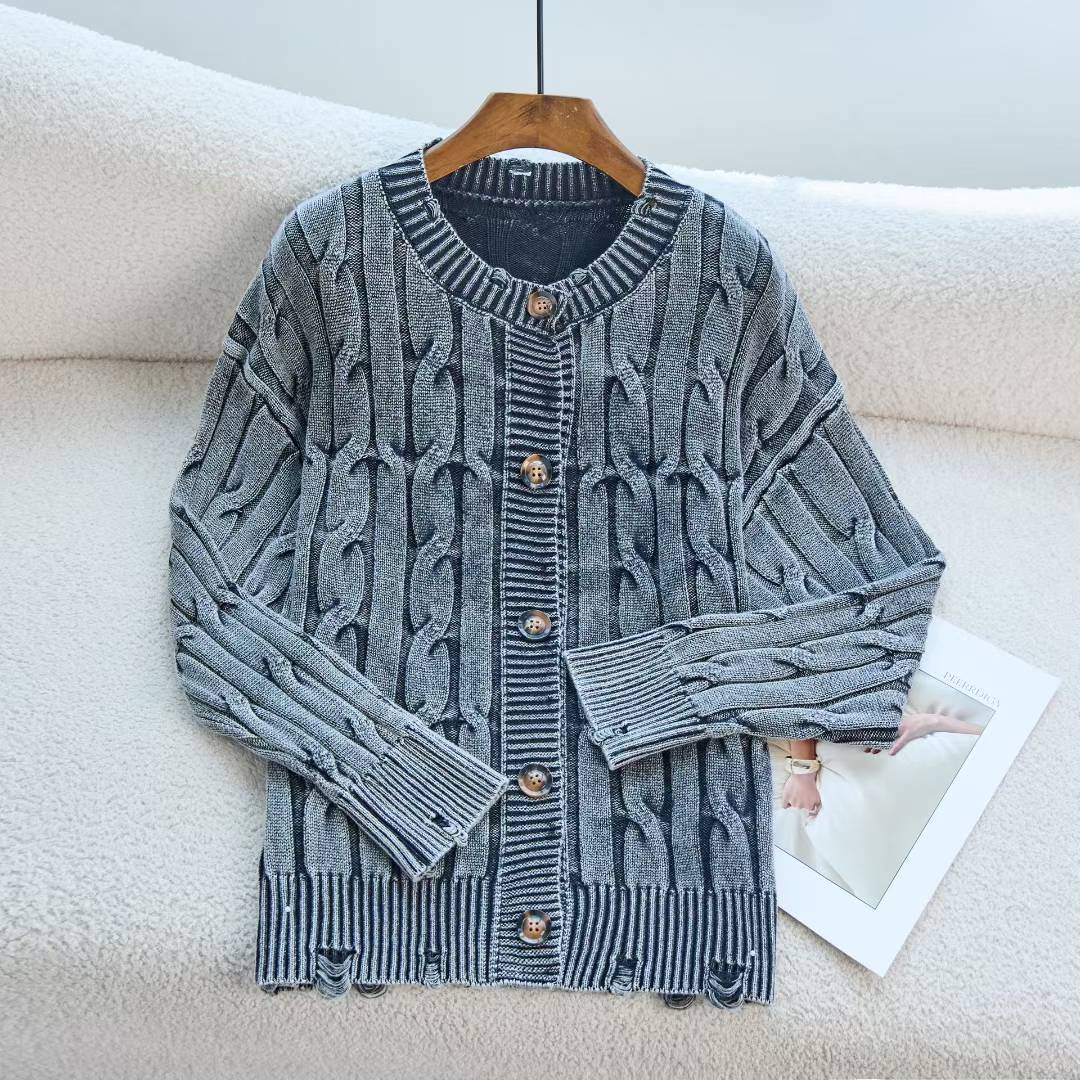 Damen Strickjacke mit tiefem V-Ausschnitt und handgearbeiteten Details