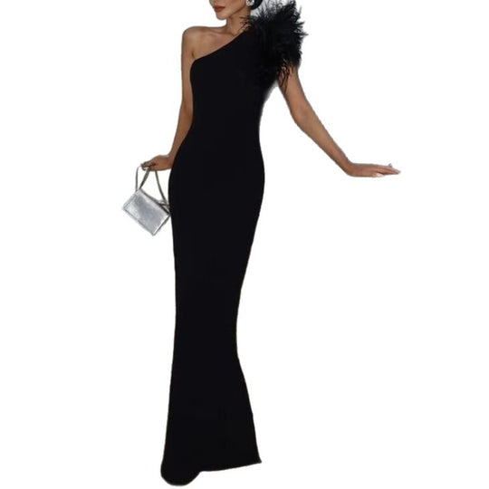 Damen Elegantes Abendkleid mit asymmetrischem Schnitt und kunstvollem Federbesatz R&B
