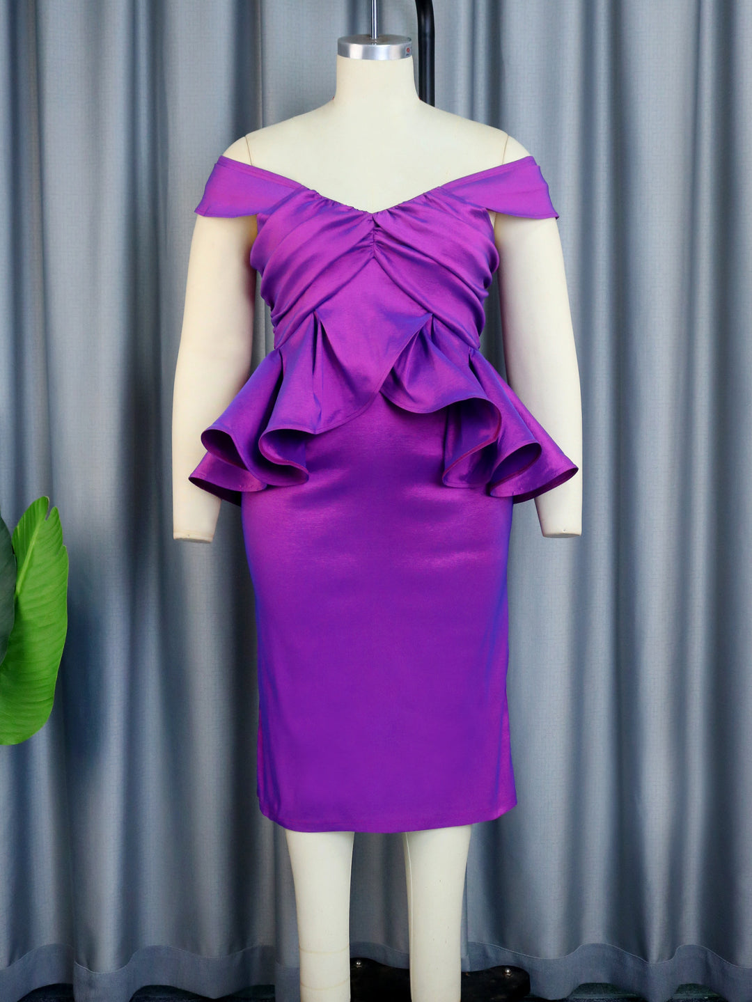 Damen Abendkleid mit voluminösen Rüschendetails R&B