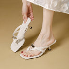 Damen elegante Riemchen-Sandaletten mit niedrigen Blockabsatz und stilvollen Details