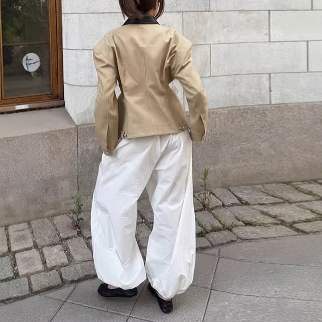 Damen Designer Steppjacke mit aufregendem Kontrastkragen und minimalistischen Taschen R&B