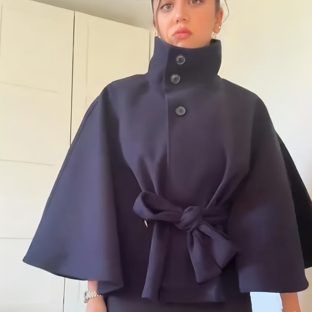 Damen elegante Überwurfjacke mit modernem Knopfdetail R&B