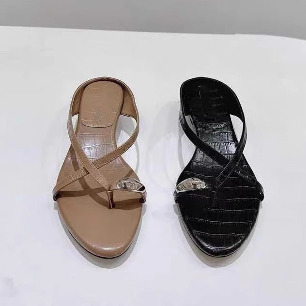 Damen elegante Zehentrenner-Sandalen mit modischem Riemendesign und dekorativem Schmuckdetail R&B