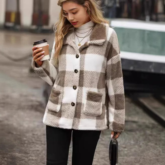 Damen Kuscheljacke mit Karomuster und Knopfverschluss R&B