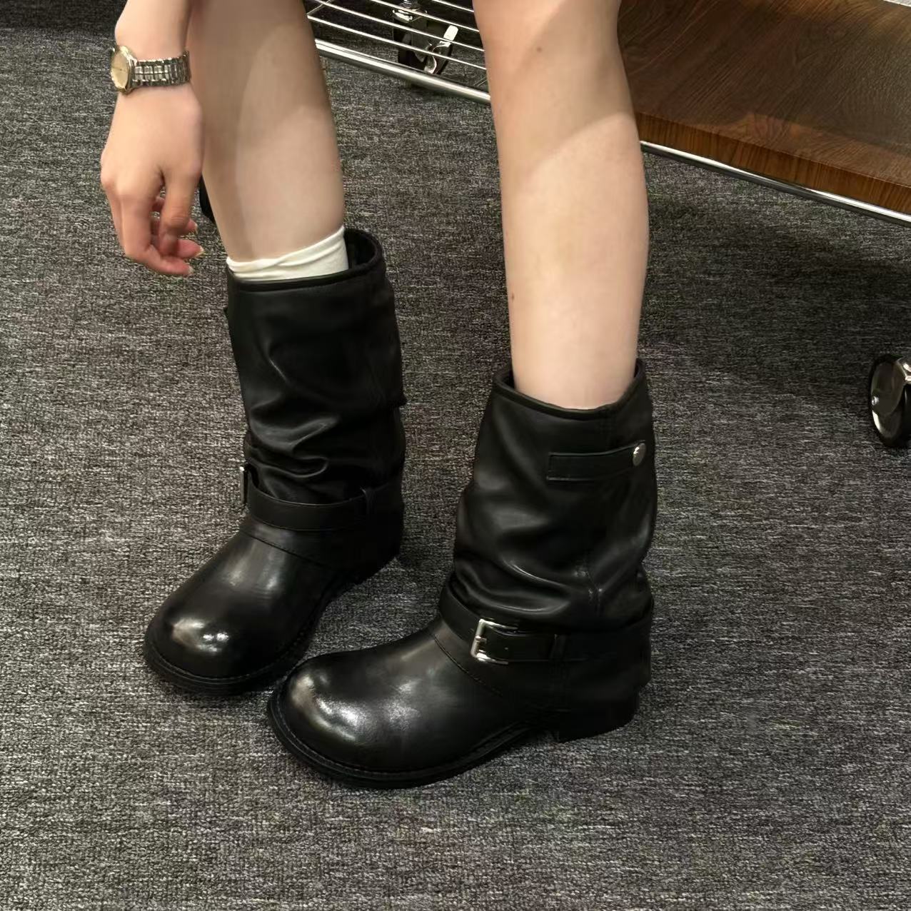 Damen modische Winterstiefel mit gerafftem Schaft und dekorativem Schnallenakzent R&B