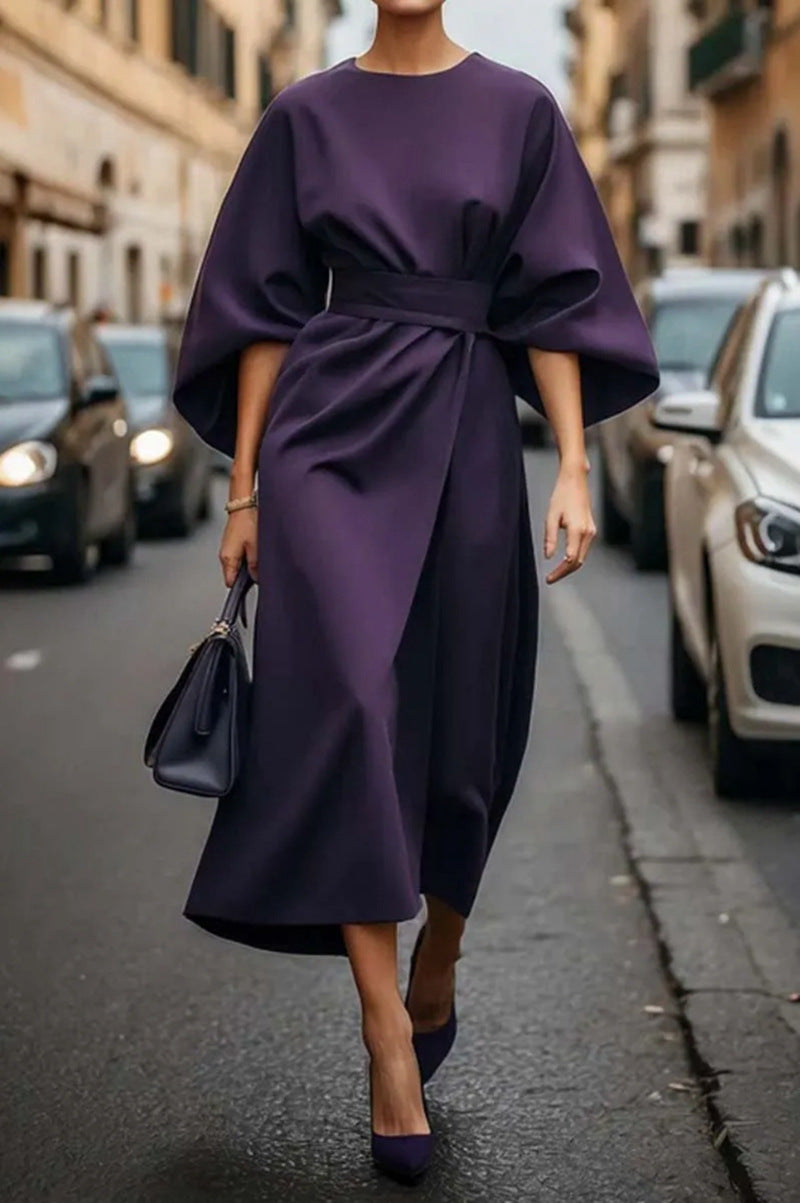 Damen nan minimalistisches Abendkleid mit überlangen weiten Ärmeln und taillenmodellierender Faltendrapierung R&B