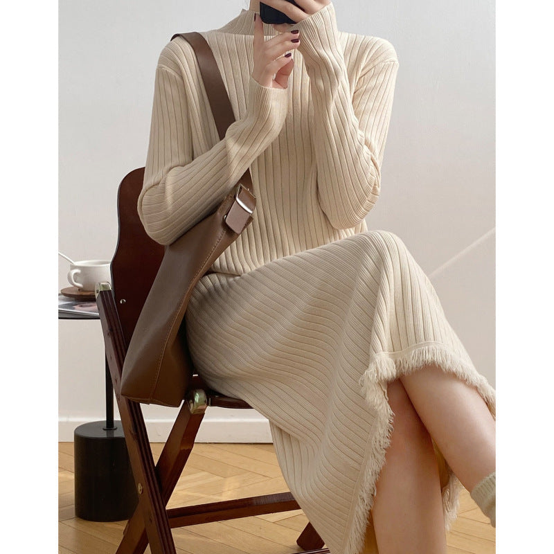 Damen Strickkleid mit hohem Kragen und Rippenstruktur