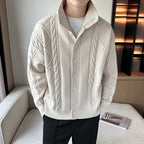Herren modischer Strickjacke mit Zopfmuster und modernem Kragen