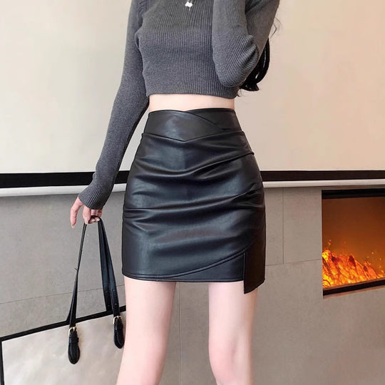 Damen Kunstleder-Minirock mit schmaler Passform und asymmetrischem Saum R&B