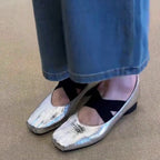 Damen Ballerina-Schuhe mit modischem Kreuzriemen und glänzender Oberfläche