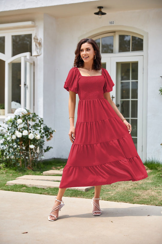 R&B | Plissee-Kleid mit quadratischem Ausschnitt und Neckholder-Blasenärmeln