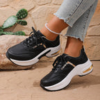 Damen Sneakers mit atmungsaktivem Mesh-Obermaterial und stilvollen Metallic-Akzenten R&B