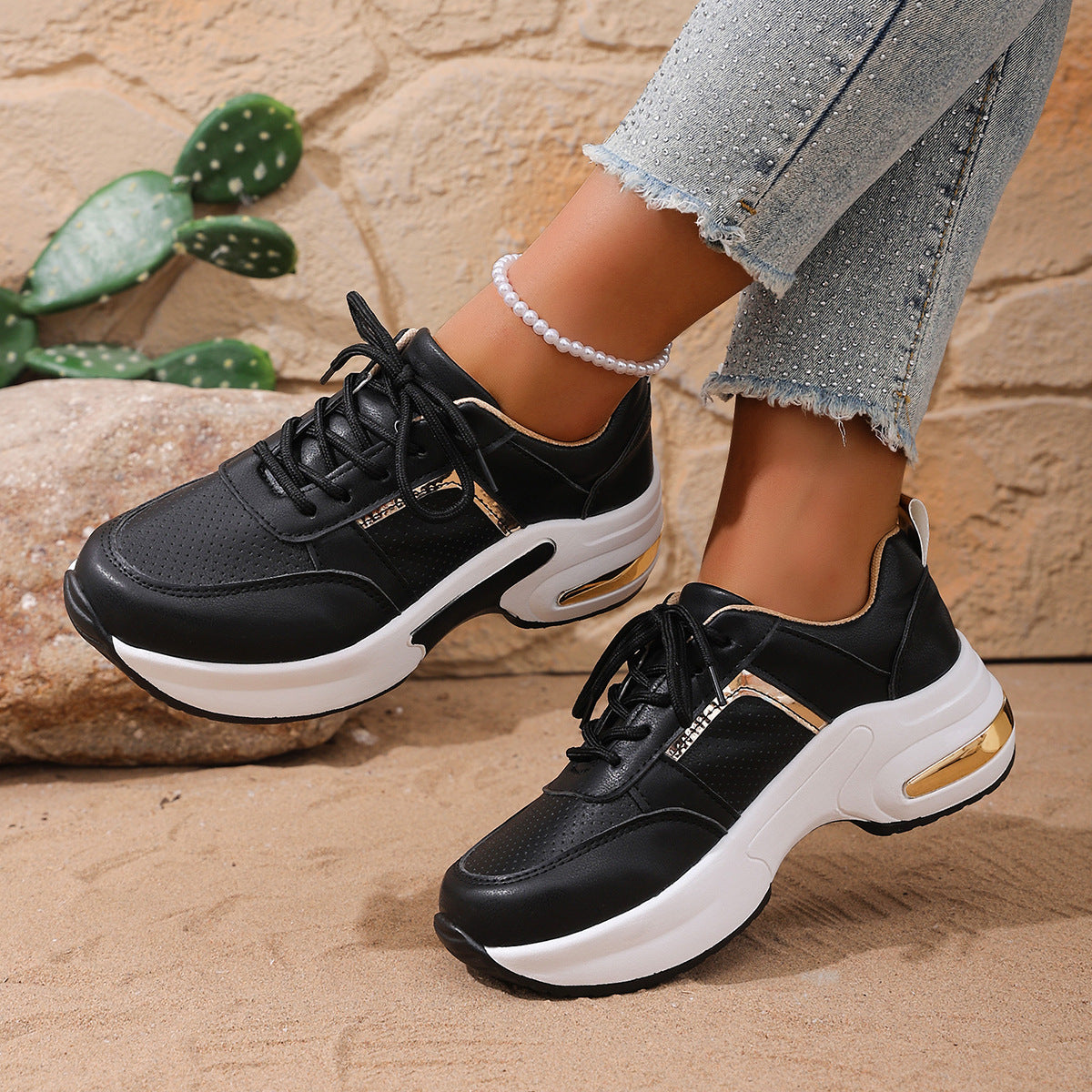 Damen Sneakers mit atmungsaktivem Mesh-Obermaterial und stilvollen Metallic-Akzenten R&B