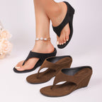 Damen Wedge-Pantoletten mit eleganter Zehentrenner-Optik und weichem Obermaterial