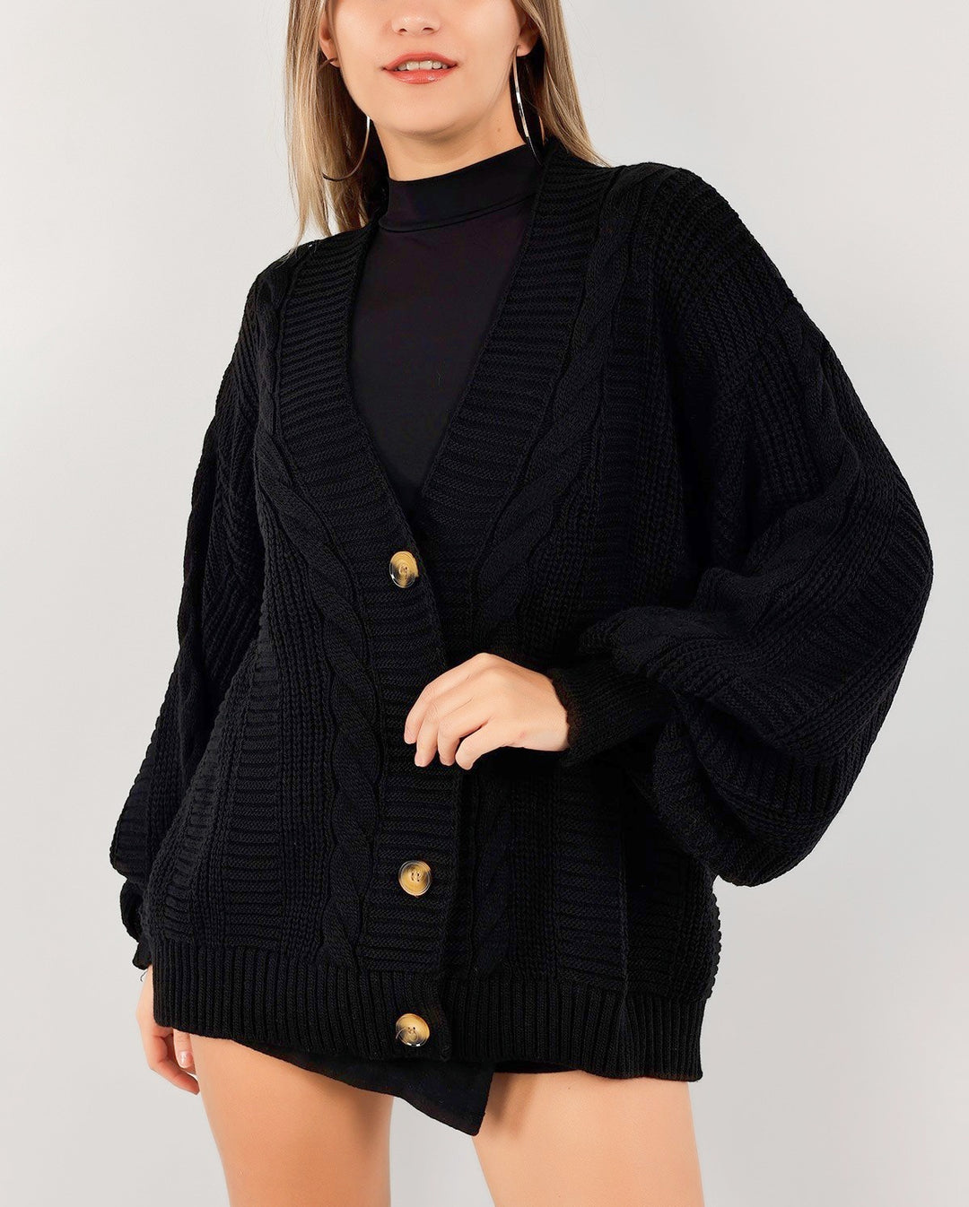 Damen Grobstrickjacke mit eleganter Knopfleiste und voluminösen Puffärmeln R&B