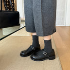 Damen Mary Jane Schuhe mit dekorativen Lochmustern und klassischem Riemchen