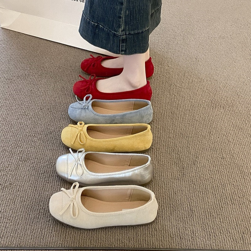 Damen elegante Ballerinas mit schimmernder Oberfläche und zarter Schleifen-Applikation EB