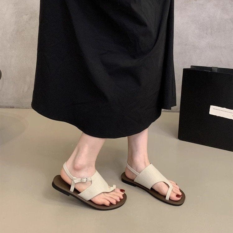 Damen elegante Zehentrenner-Sandalen mit verstellbarem Riemen und komfortablem Fußbett R&B