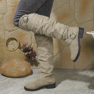 Damen Overknee-Stiefel aus weichem Wildleder mit dekorativem Schnallen-Detail R&B