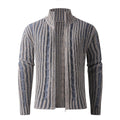 Herren Strickjacke mit Hochkragen und anspruchsvollem Zopfmuster