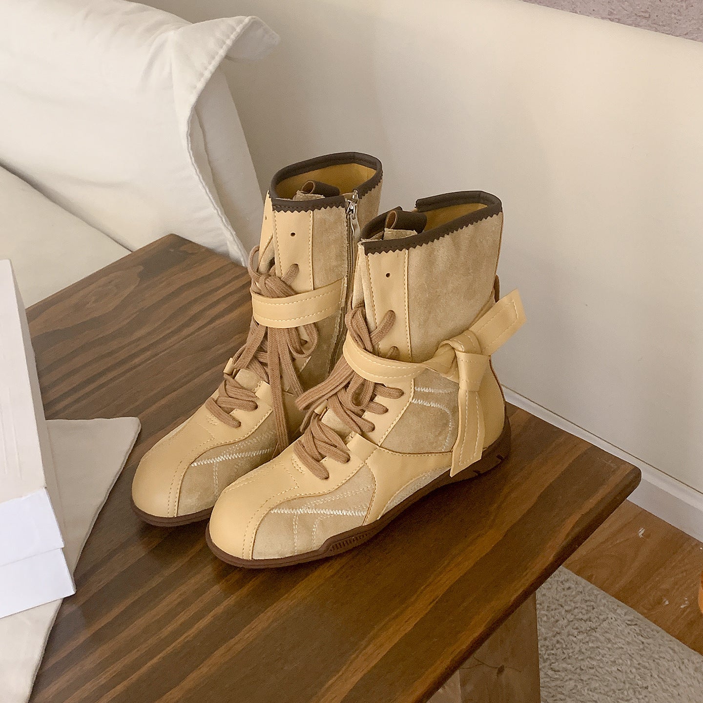 Damen Schnürboot mit elegantem Riemen und trendiger Gestaltung