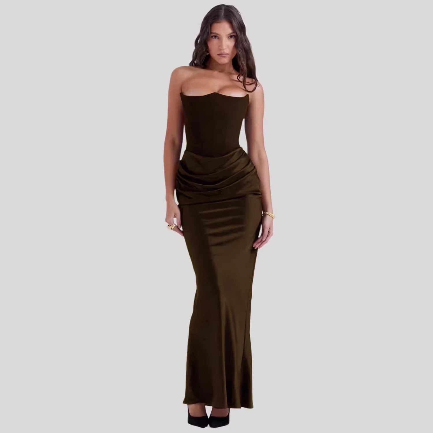 Damen Elegantes Abendkleid mit tiefem Dekolleté und drapierten Details R&B