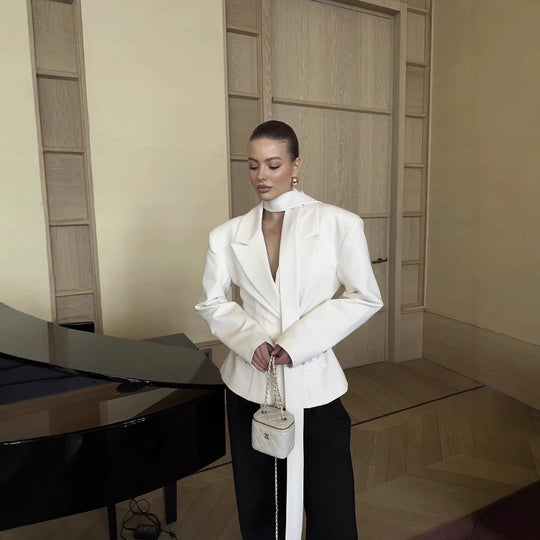 Damen Blazerjacke mit elegantem Schleifendetail und figurbetontem Schnitt R&B