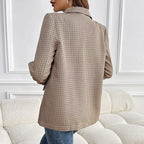 Damen Blazer im klassischen Karomuster mit dezentem Schnitt
