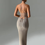 Damen Elegantes Strick-Maxikleid mit tailliertem Schnitt und tiefem V-Ausschnitt R&B
