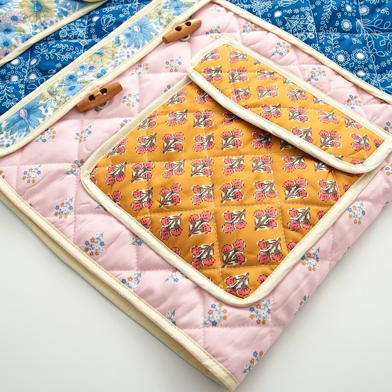 Damen gesteppte Übergangsjacke mit floralen Mustern und großen Taschen R&B