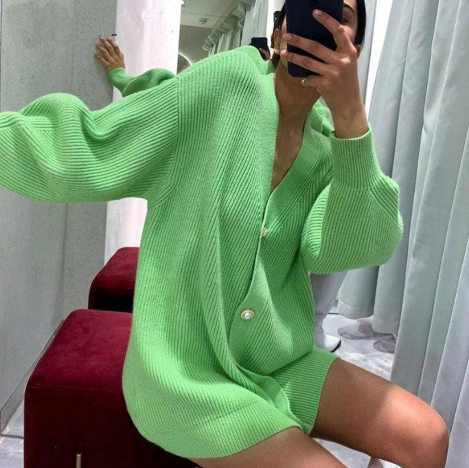 Damen Übergroße Strickjacke mit tiefem V-Ausschnitt und eleganten Knöpfen R&B