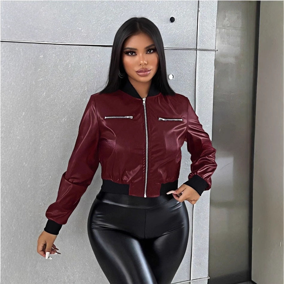 Damen cropped Kunstlederjacke mit glänzendem Finish und dekorativen Reißverschlüssen R&B