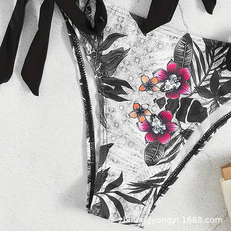 Damen Bikini mit knotenförmigem Oberteil und floralem Unterteil R&B