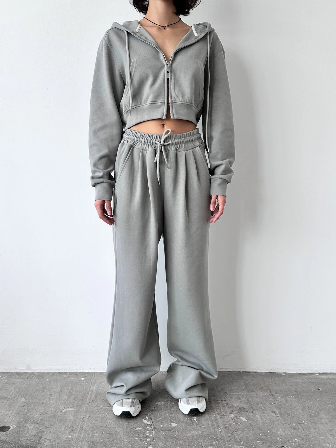 Damen Cropped Hoodie und entspannte Jogginghose Set R&B
