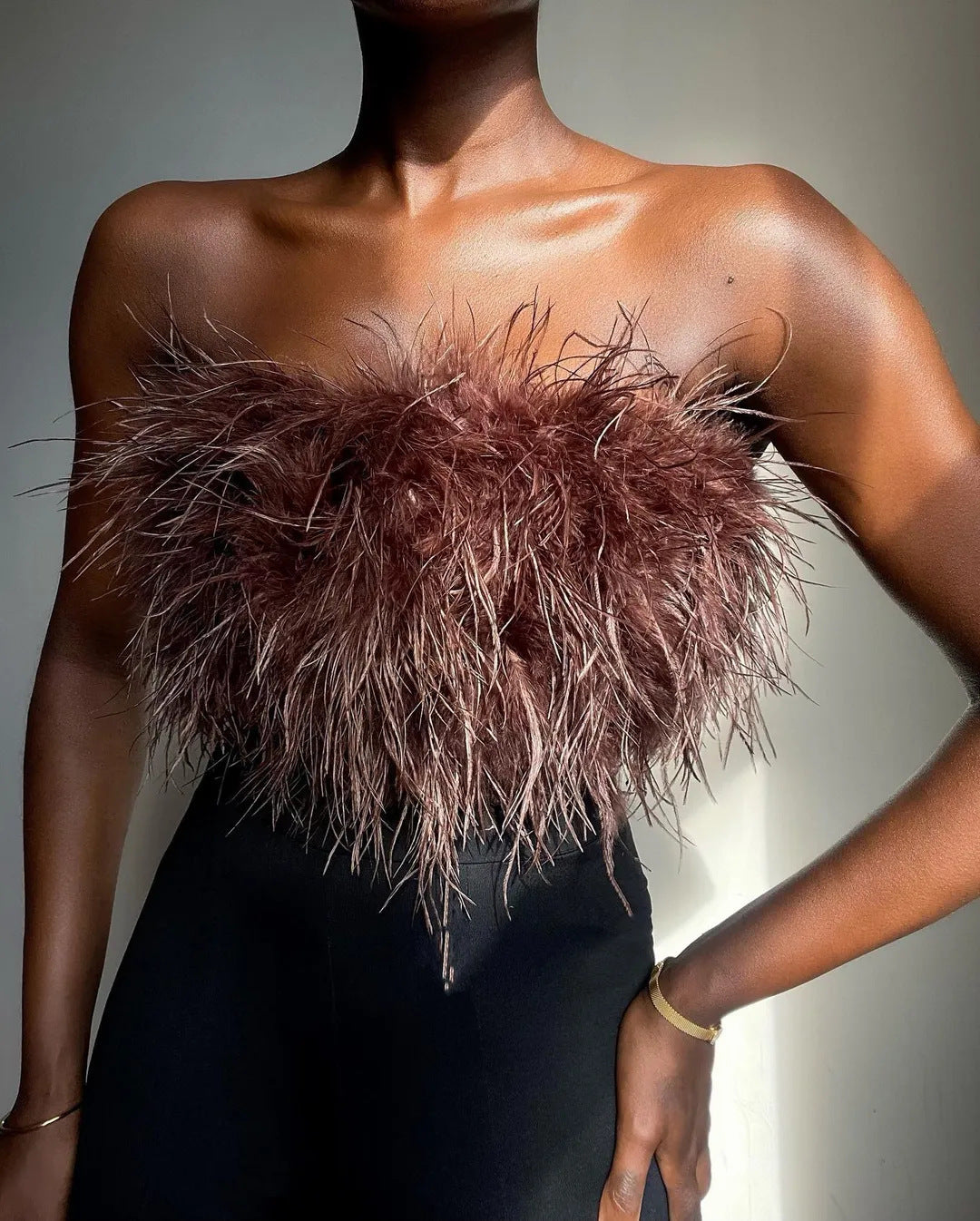 Damen Glamouröses Plüsch-Top mit abnehmbaren Trägern und fransigen Details R&B