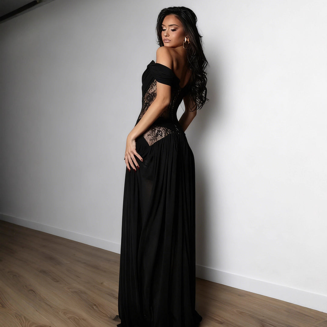 Damen Abendkleid mit transparenten Spitzeinsätzen und verführerischem Schnitt R&B