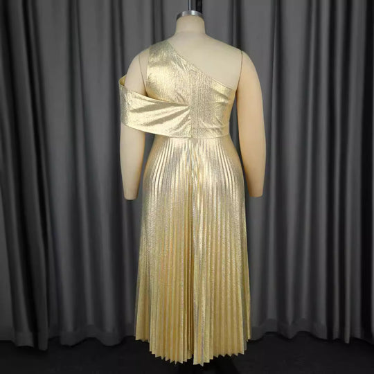 Damen Glamouröses Maxikleid mit hochmodernem asymmetrischem Schnitt und schimmerndem Material R&B