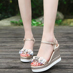 Damen Wedge-Sandalen mit floralen Verzierungen und rutschfester Sohle R&B
