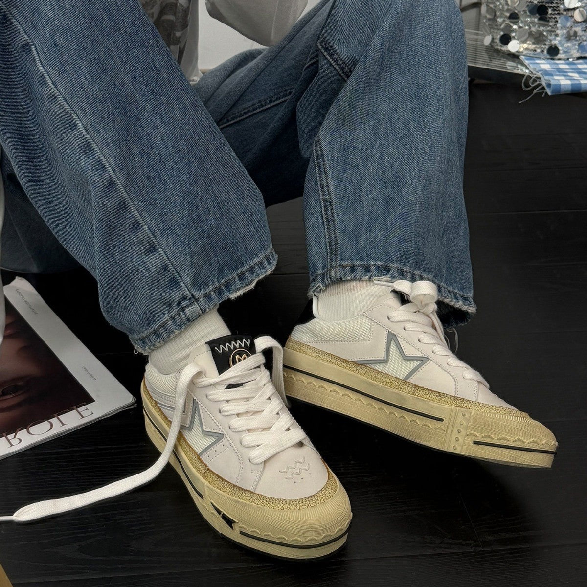 Damen modische Plattform Sneakers mit robustem Obermaterial und glänzendem Akzent R&B