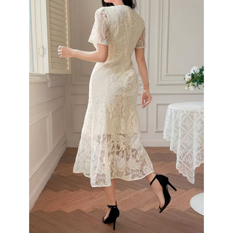 Damen Spitzenkleid mit transparenten Ärmeln und romantischen Details R&B
